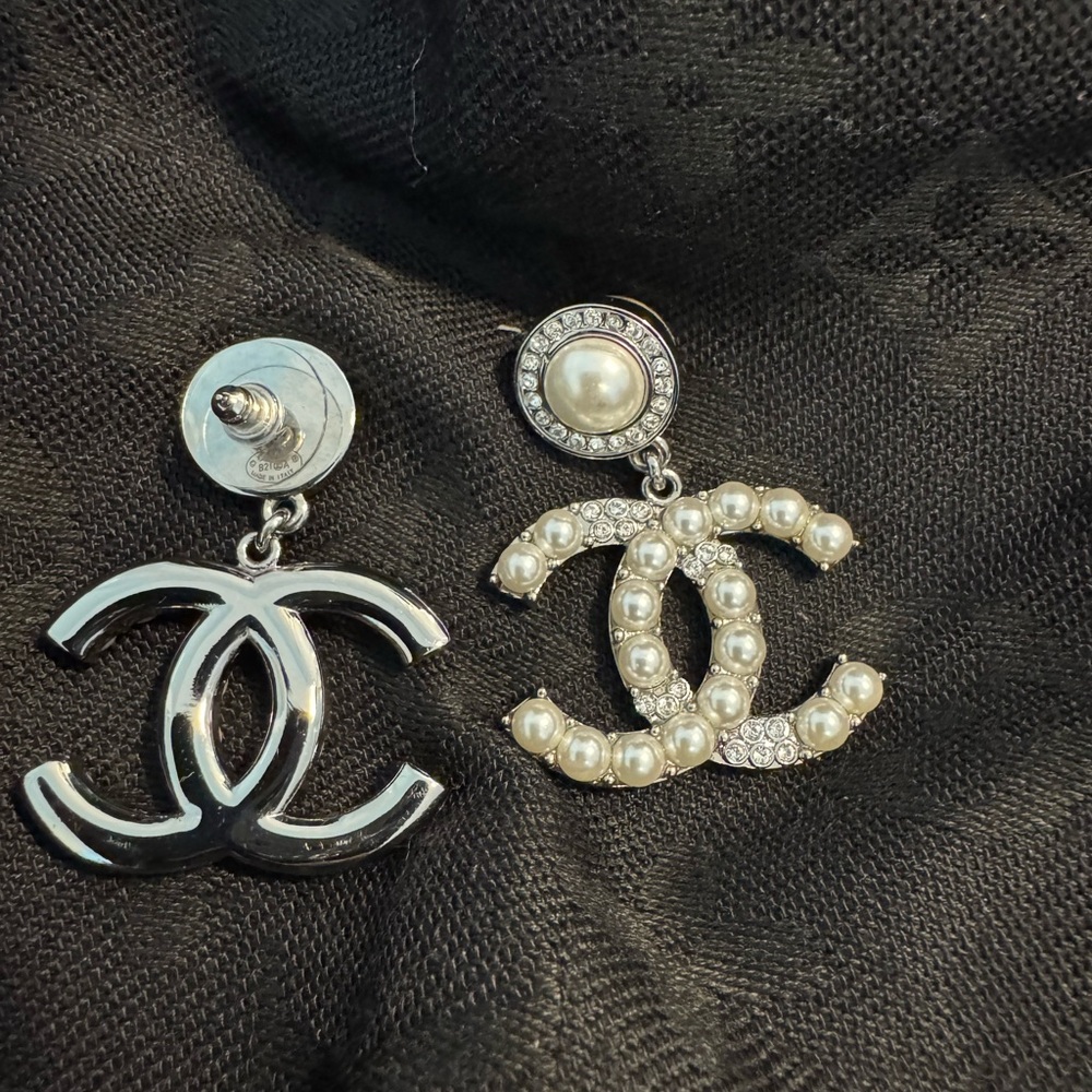 Chanel CC Pearl and Silver Earrings - Picture 3 of 4